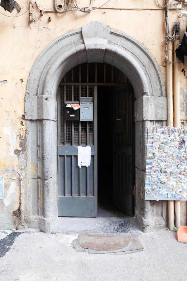 Appartamento Moderno Nel Centro Storico Неаполь Екстер'єр фото